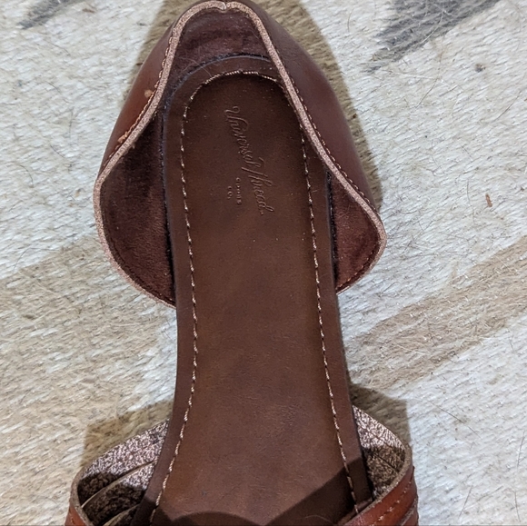 Universal Thread Brown woven flat sandals Size 9.5 EUC - Picture 2 of 4
